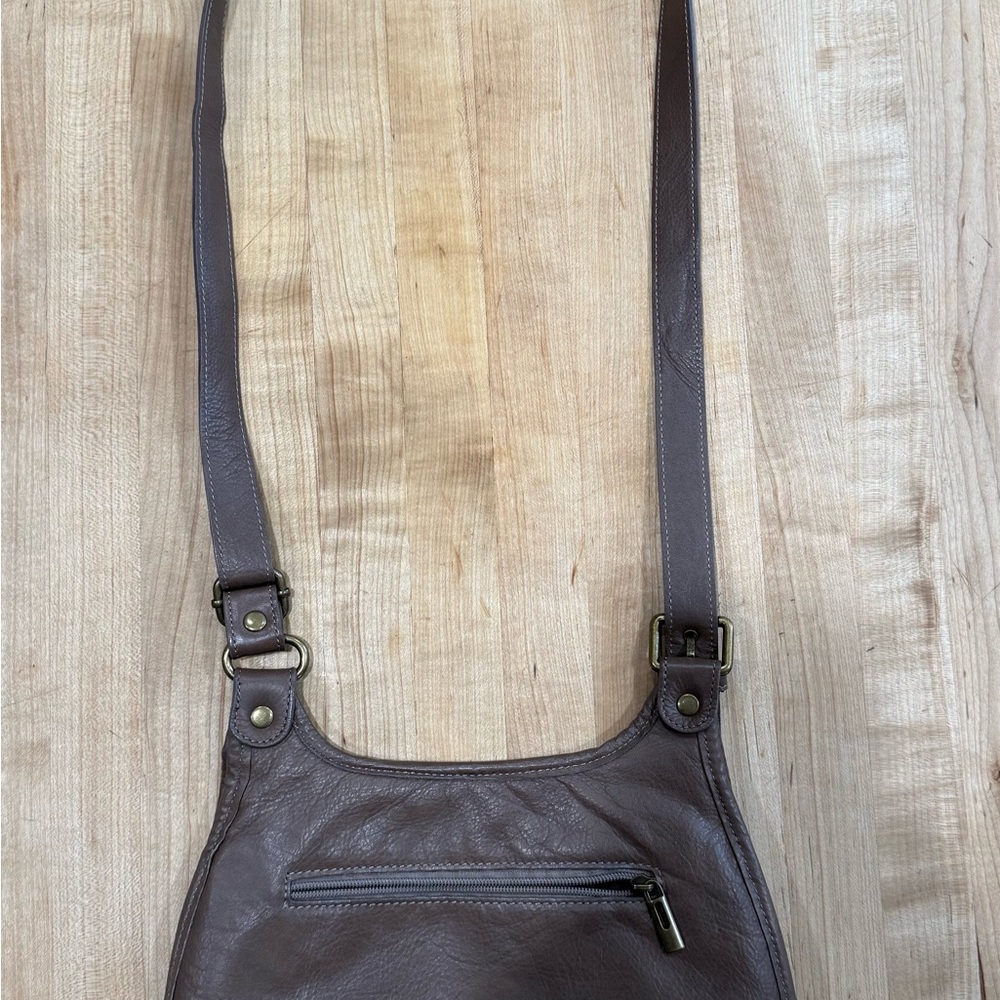 Everyday Brown Leather Crossbody Bag with Adjustable Strap - Picture 4 of 7